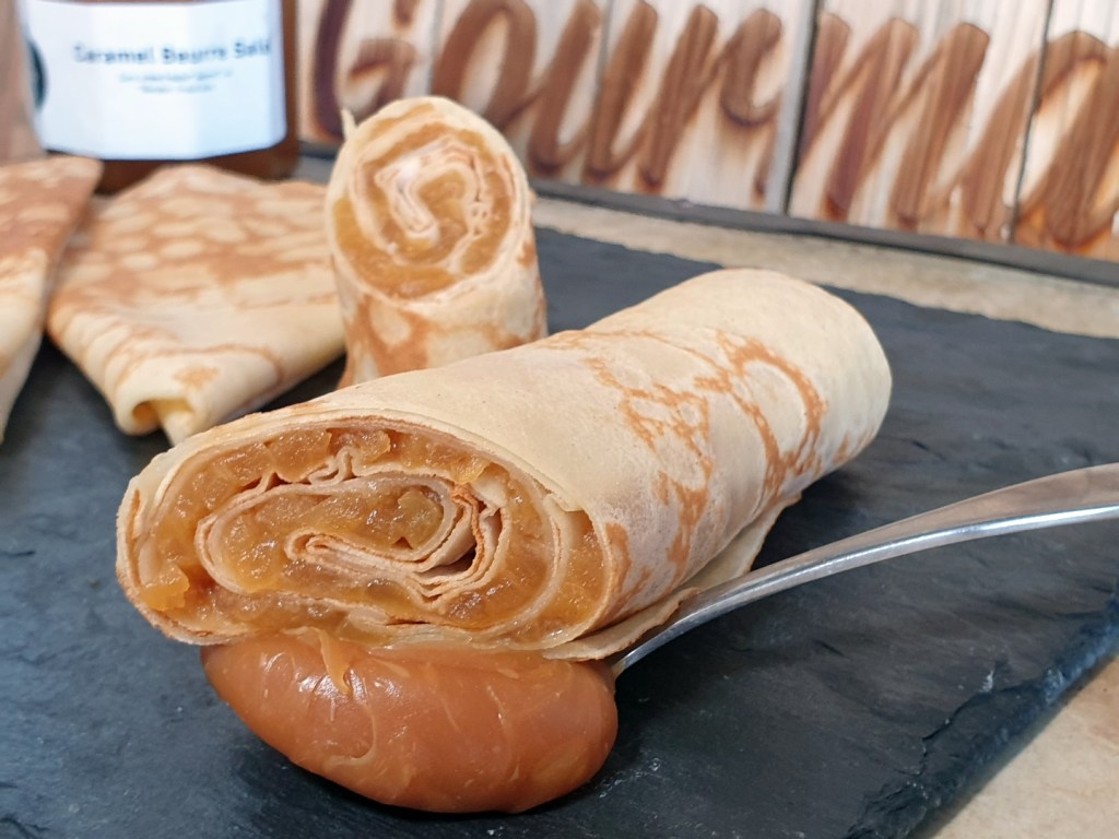 Crêpe fourrée aux pommes caramélisées
