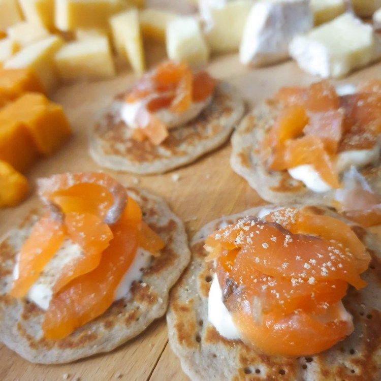 blinis et truite fumée