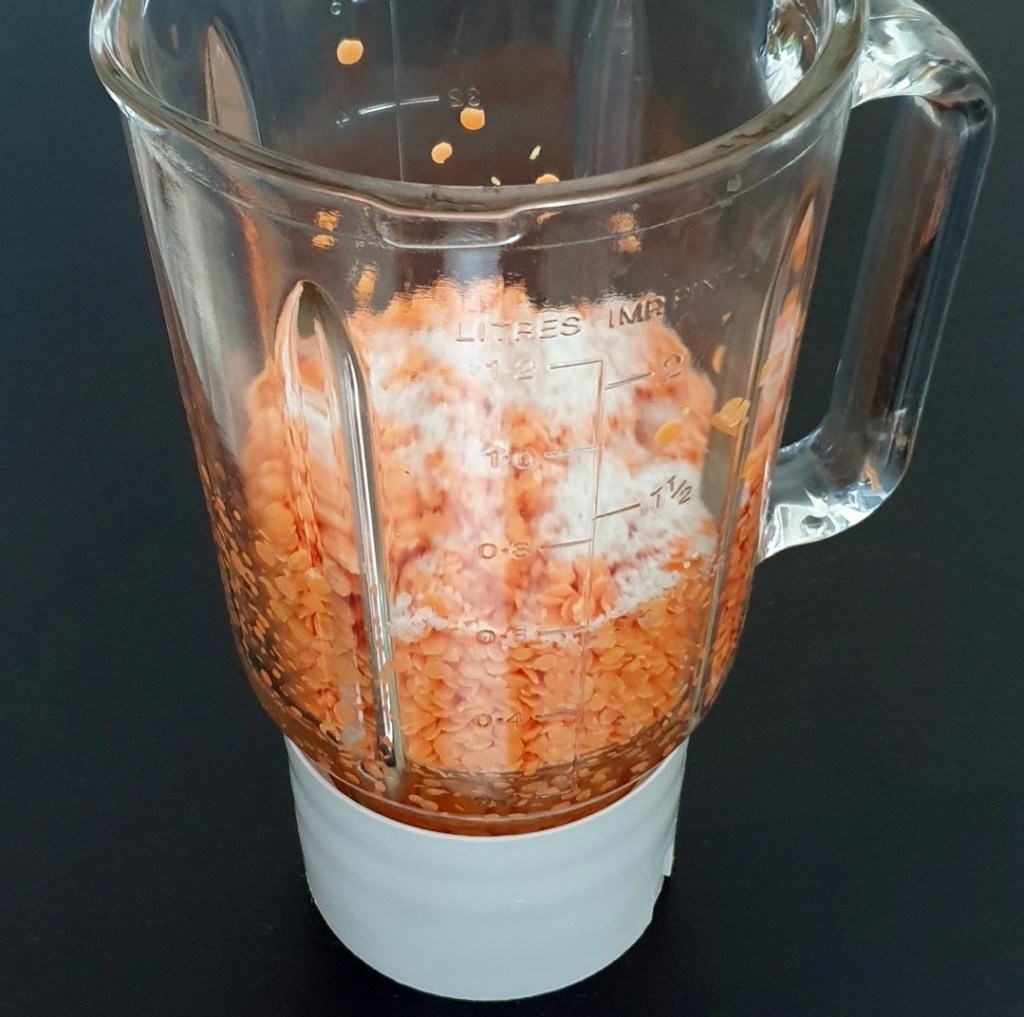 Préparation du pain de lentilles corail