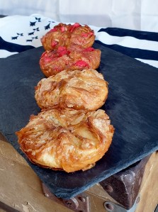kouign amann nature et à la praline rose