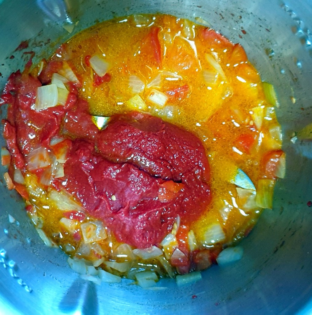 préparation de la sauce barbecue