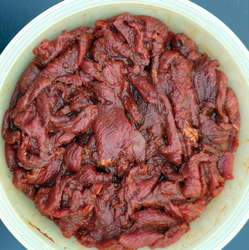 beef jerky prêt pour la marinade de 24h