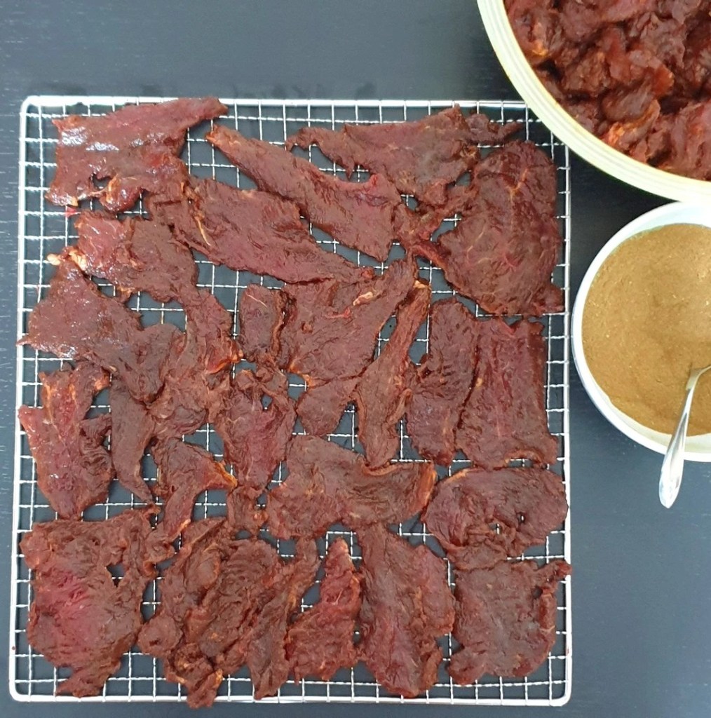 beef jerky avant saupoudrage