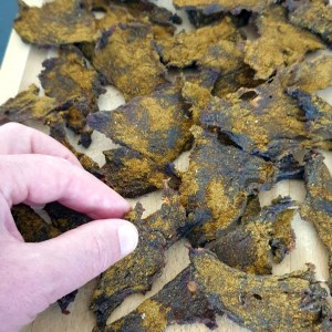 planche de beef jerky à l'apéro