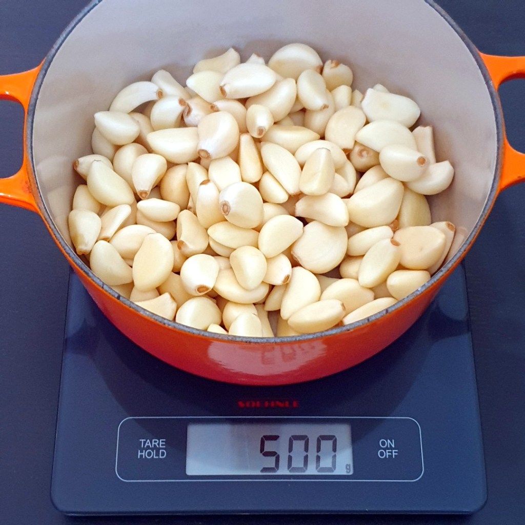 gousses d'ail en cocotte en fonte