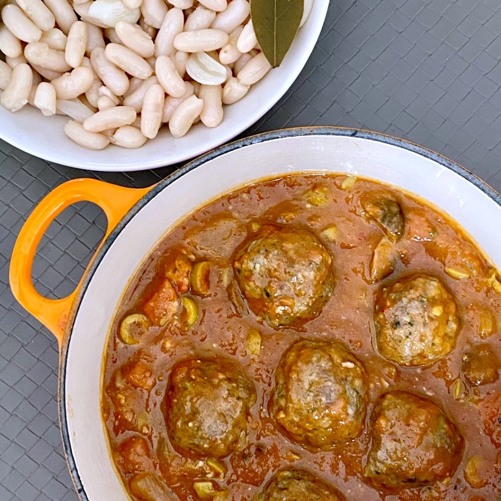 Boles de picolat et haricots blancs