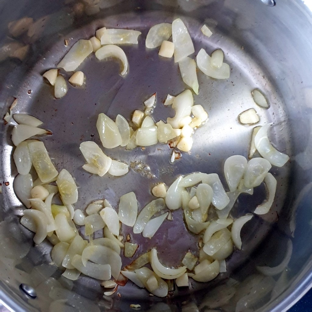 Crème de poireaux, oignons et ail