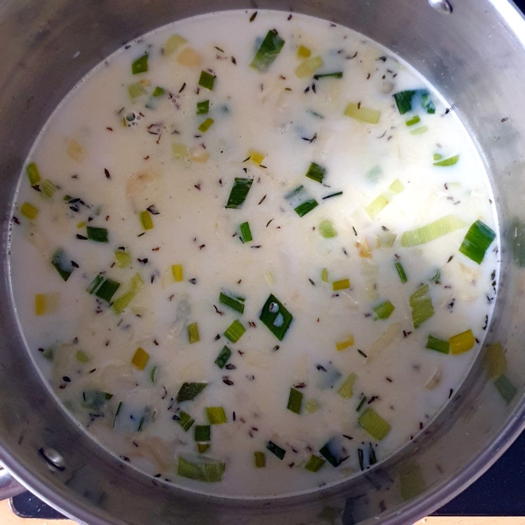 Crème de poireaux, ajout des liquides