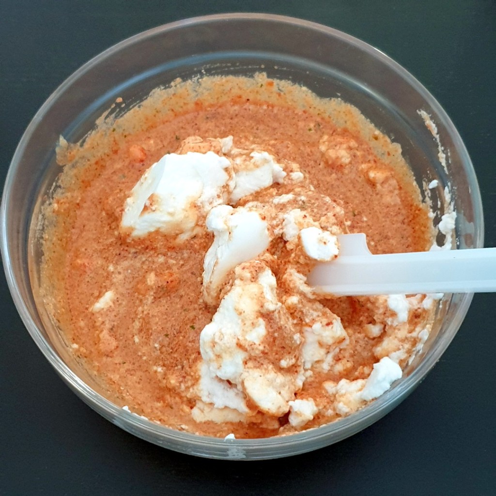 Incorporation des blancs d'oeufs en neige pour le gâteau de foies