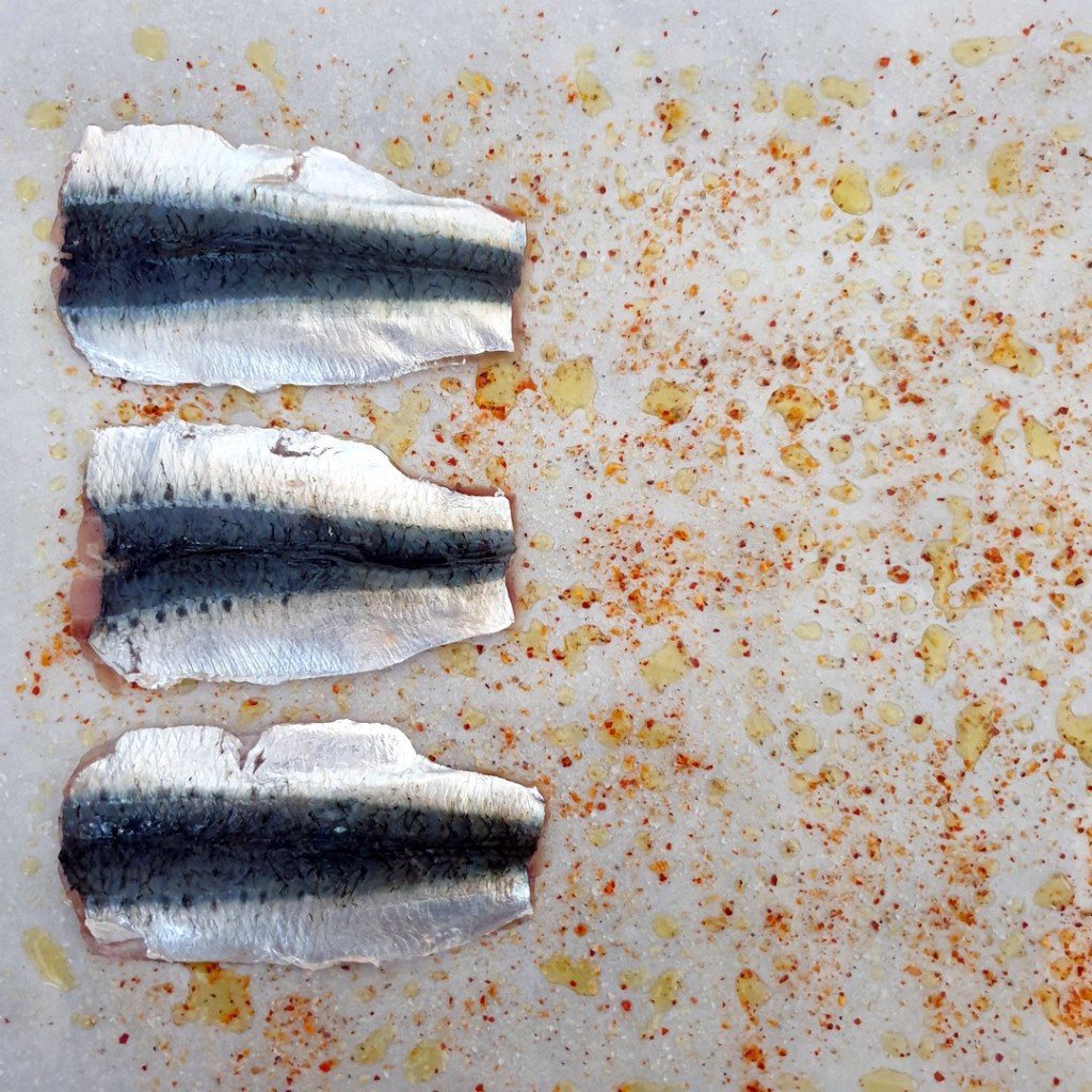 sardines sur plaque avant cuisson