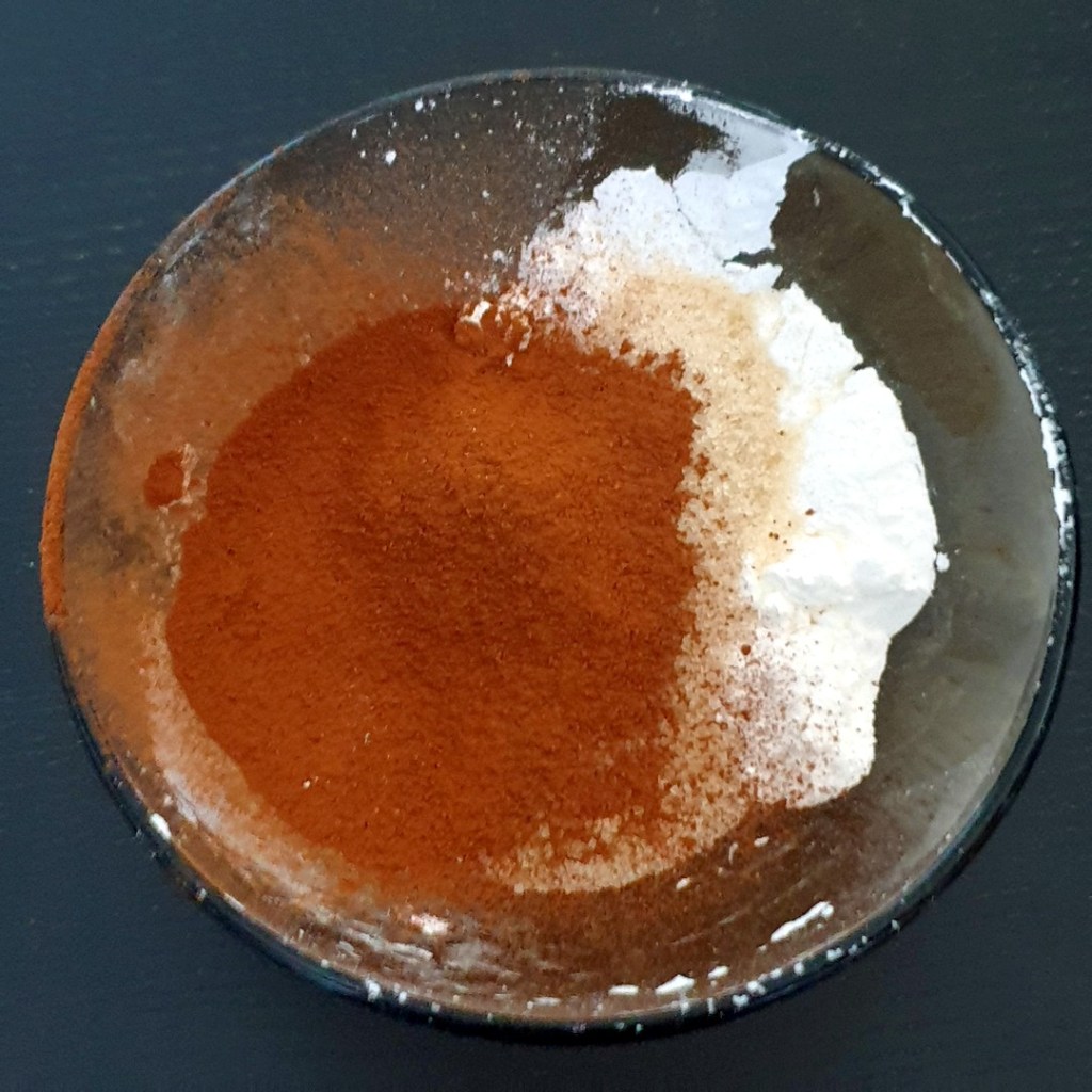 les éléments secs de la crème au chocolat noir