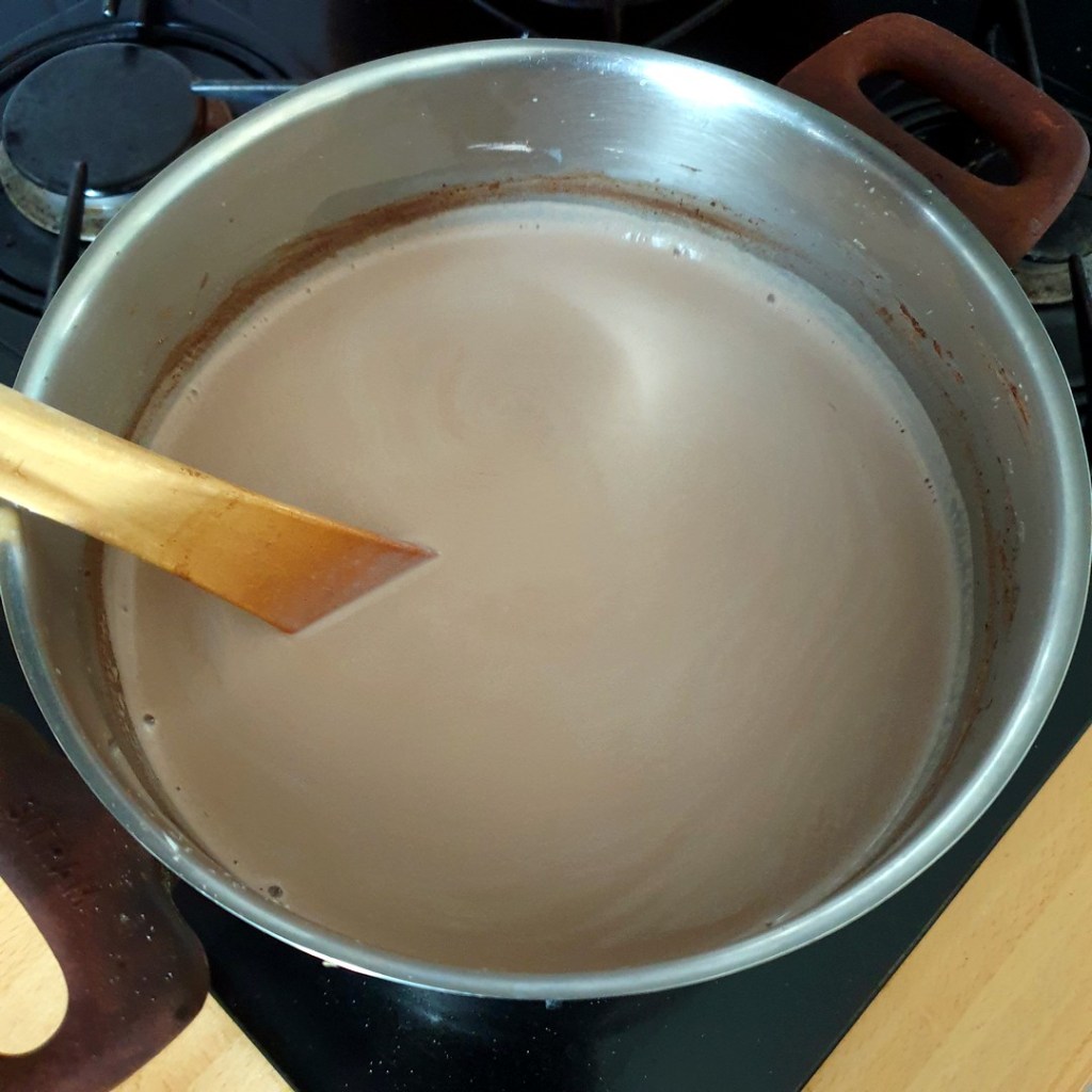 début de cuisson de la crème au chocolat noir