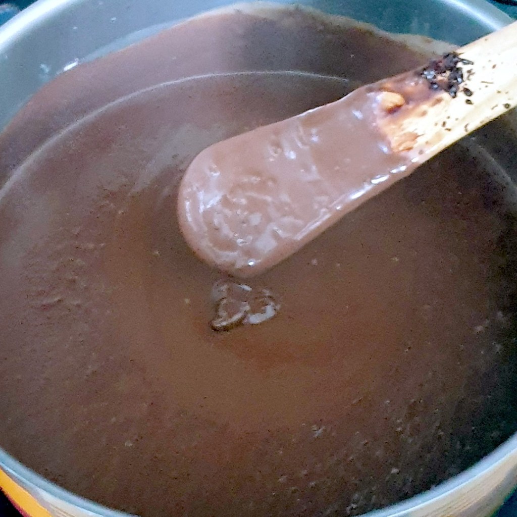 fin de cuisson de la crème au chocolat noir