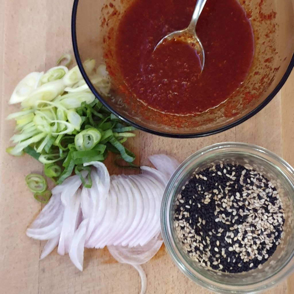préparation du gochujang pour le kimchi de concombre