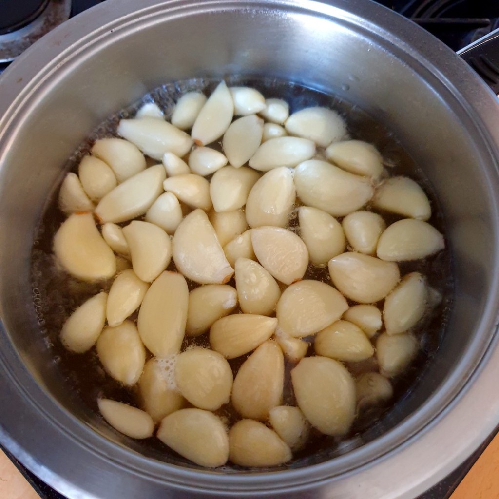 gousses d'ail à blanchir