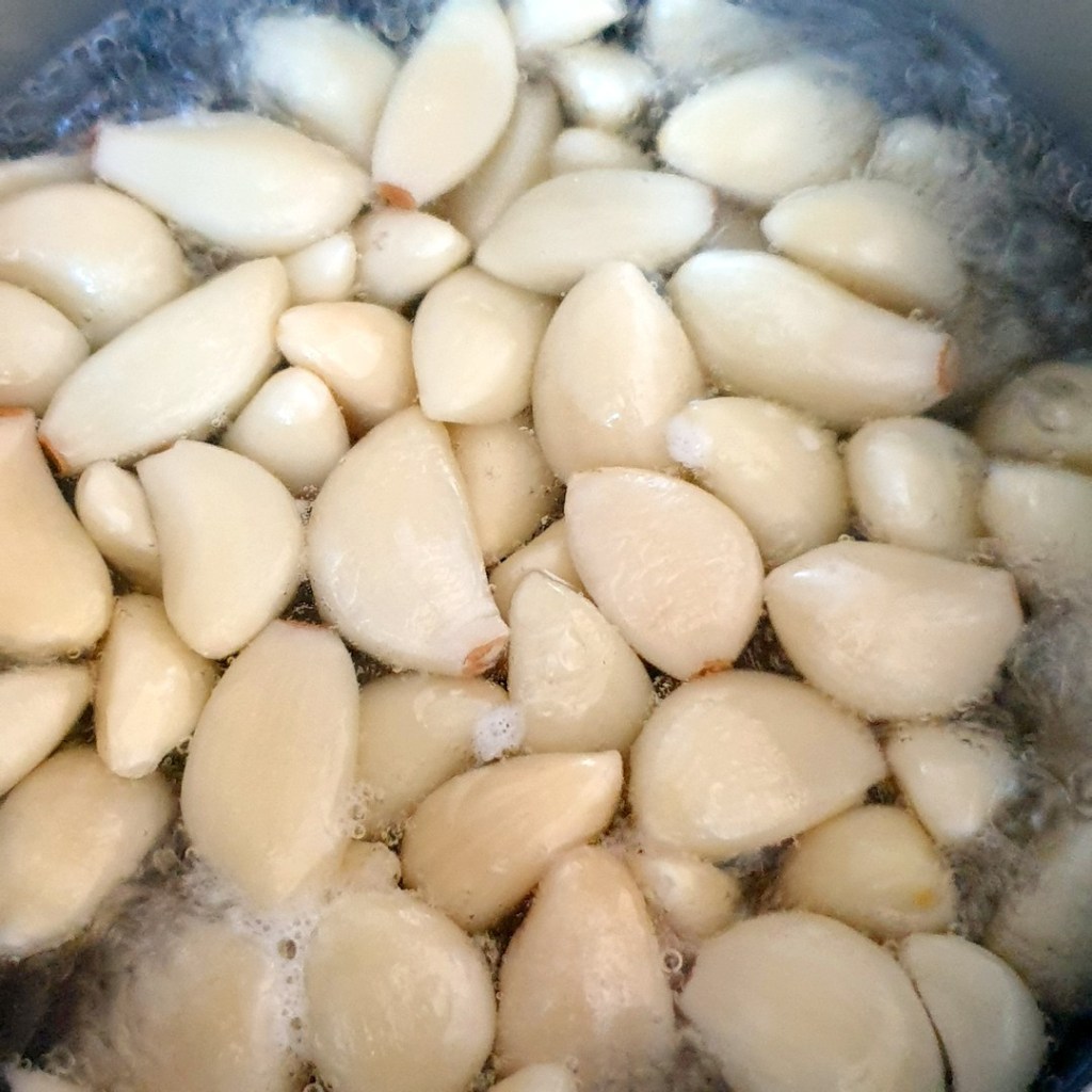 gousses d'ail blanchies