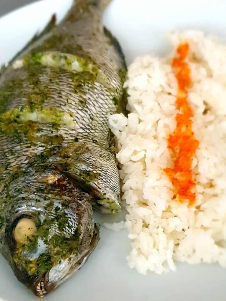 Dorade au four et riz au piment