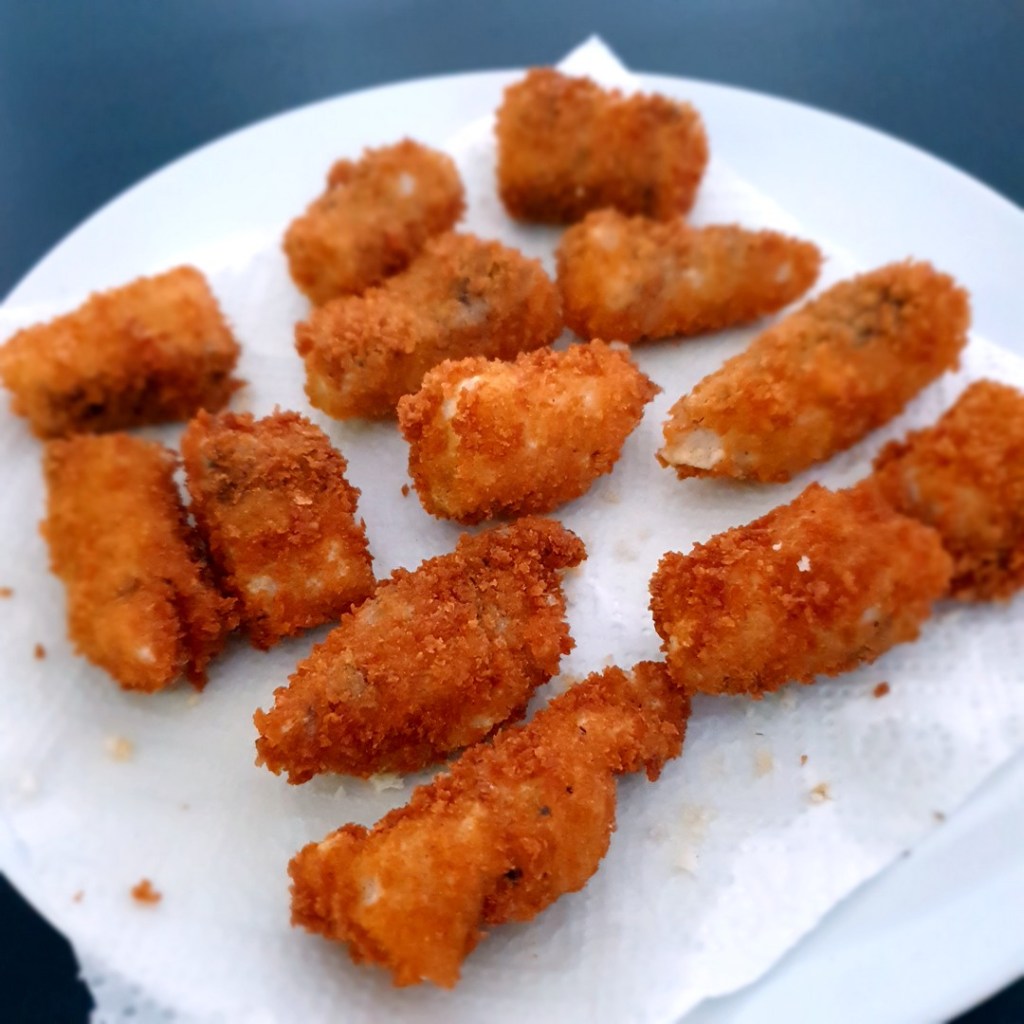 nuggets de poisson en sortie de friture