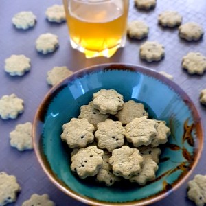 biscuits salés au sésame noir et molokheya