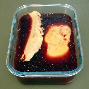 Foie gras mariné au vin chaud