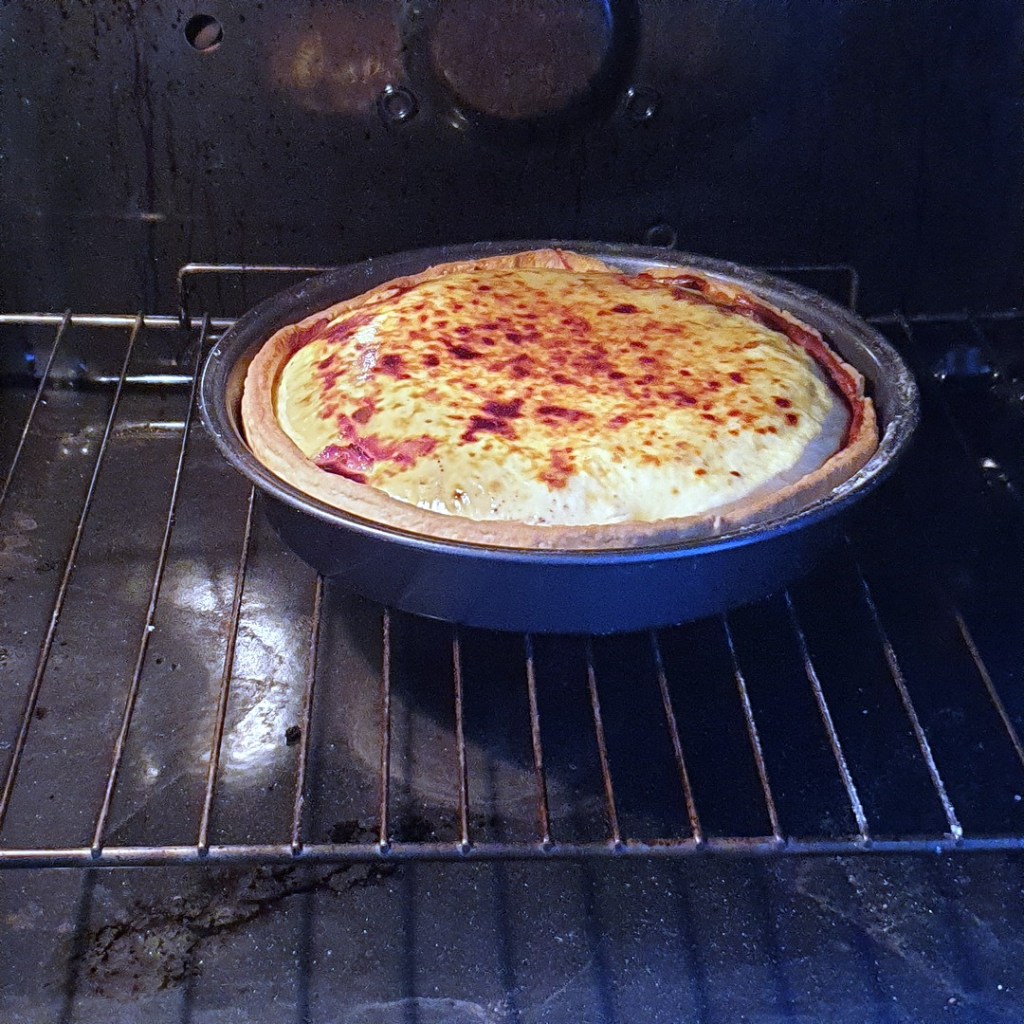 Quiche Lorraine en fin de cuisson