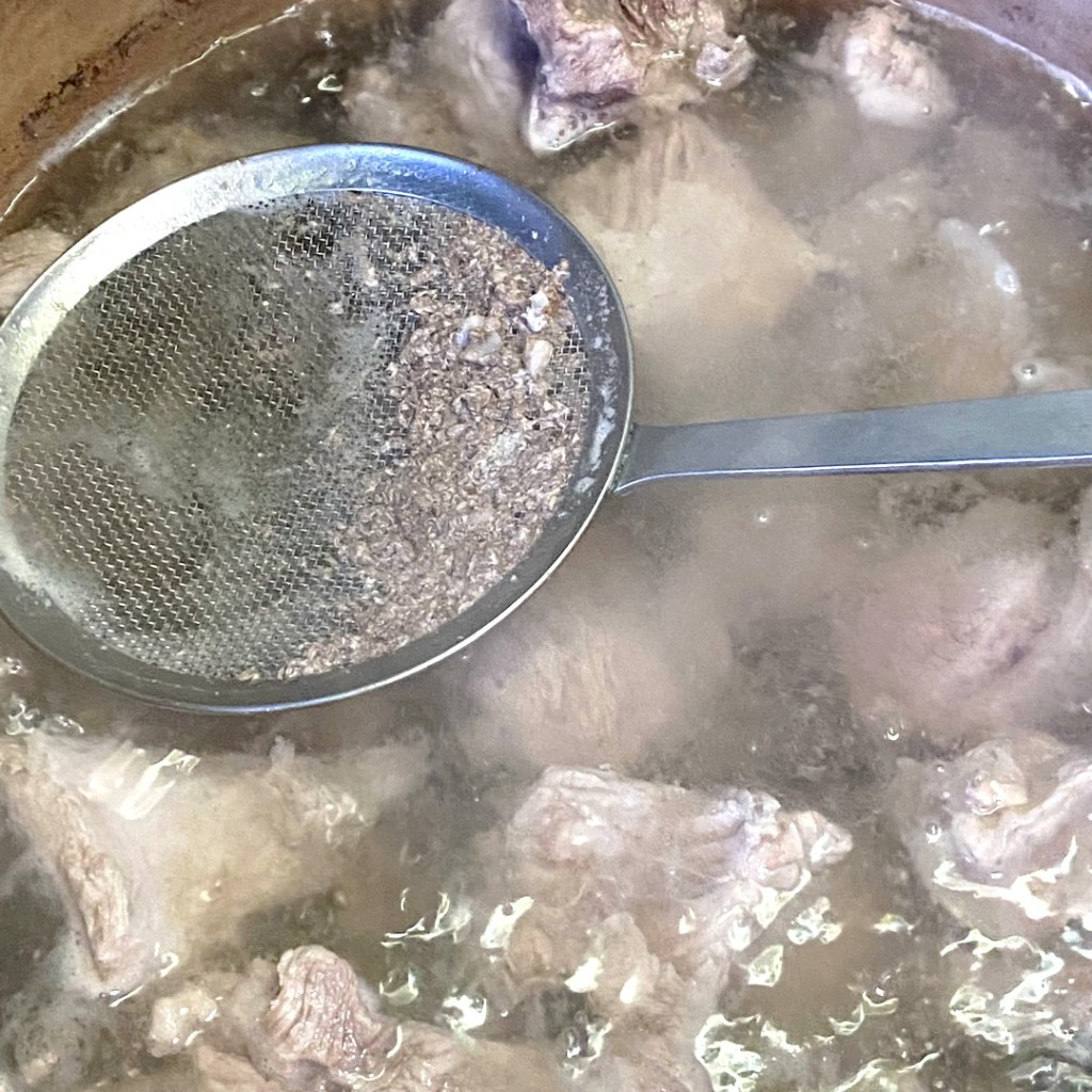 Ecumer la blanquette de veau