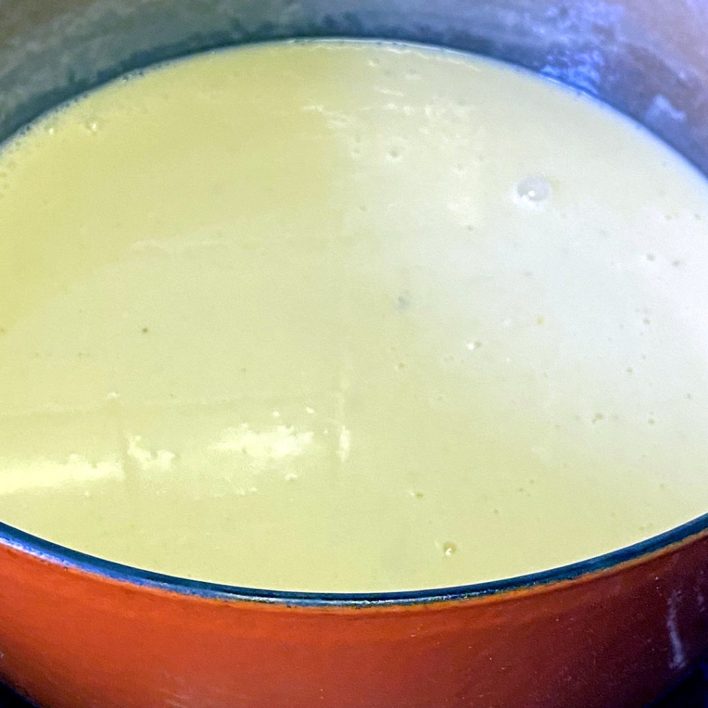 Préparation de la sauce de la blanquette