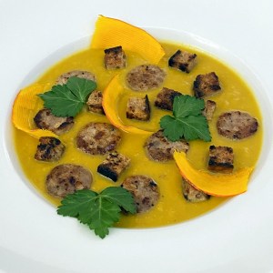 Soupe paysanne au potimarron, au chou vert et à la saucisse de Toulouse