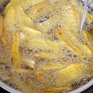 Alloco - banane plantain en cuisson