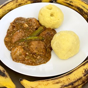 Boules de foutou et foufou et la sauce gombo