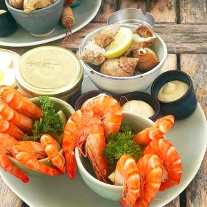 Gambas sur plateau de fruits de mer