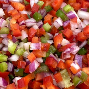 Sauce salsa, découpe des légumes