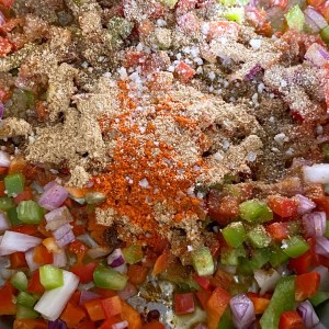 Sauce salsa, légumes et épices