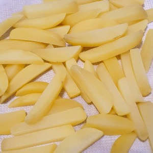 Frites en 3 cuissons, première cuisson à l'eau